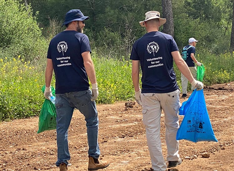 Netafim volunteers cleaning field